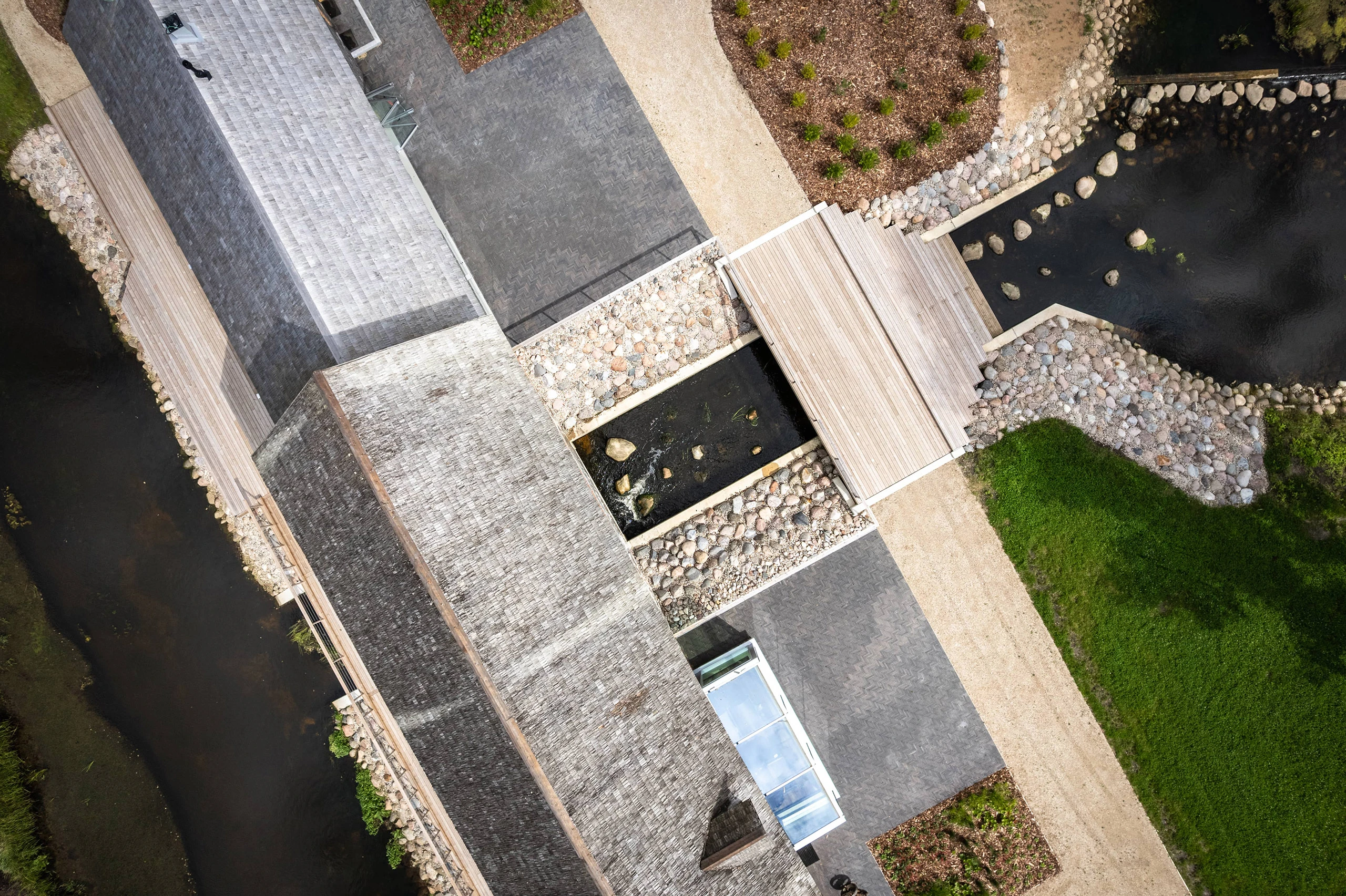 Õhuvaade Sangaste Villaveskile ja seda ümbritsevale jõele